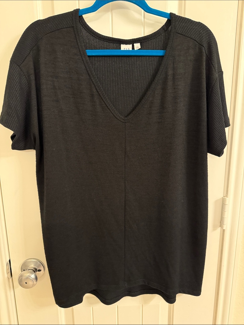 GAP V-Neck Short Sleeve Lightweight Sweater in True Black